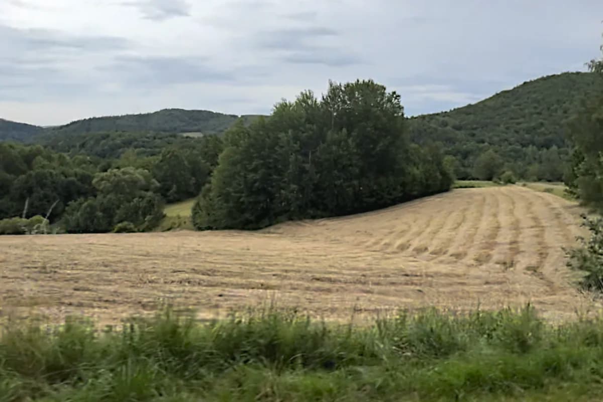 Panorama gór w okolicach Pilchowic w Parku Krajobrazowym Doliny Bobru