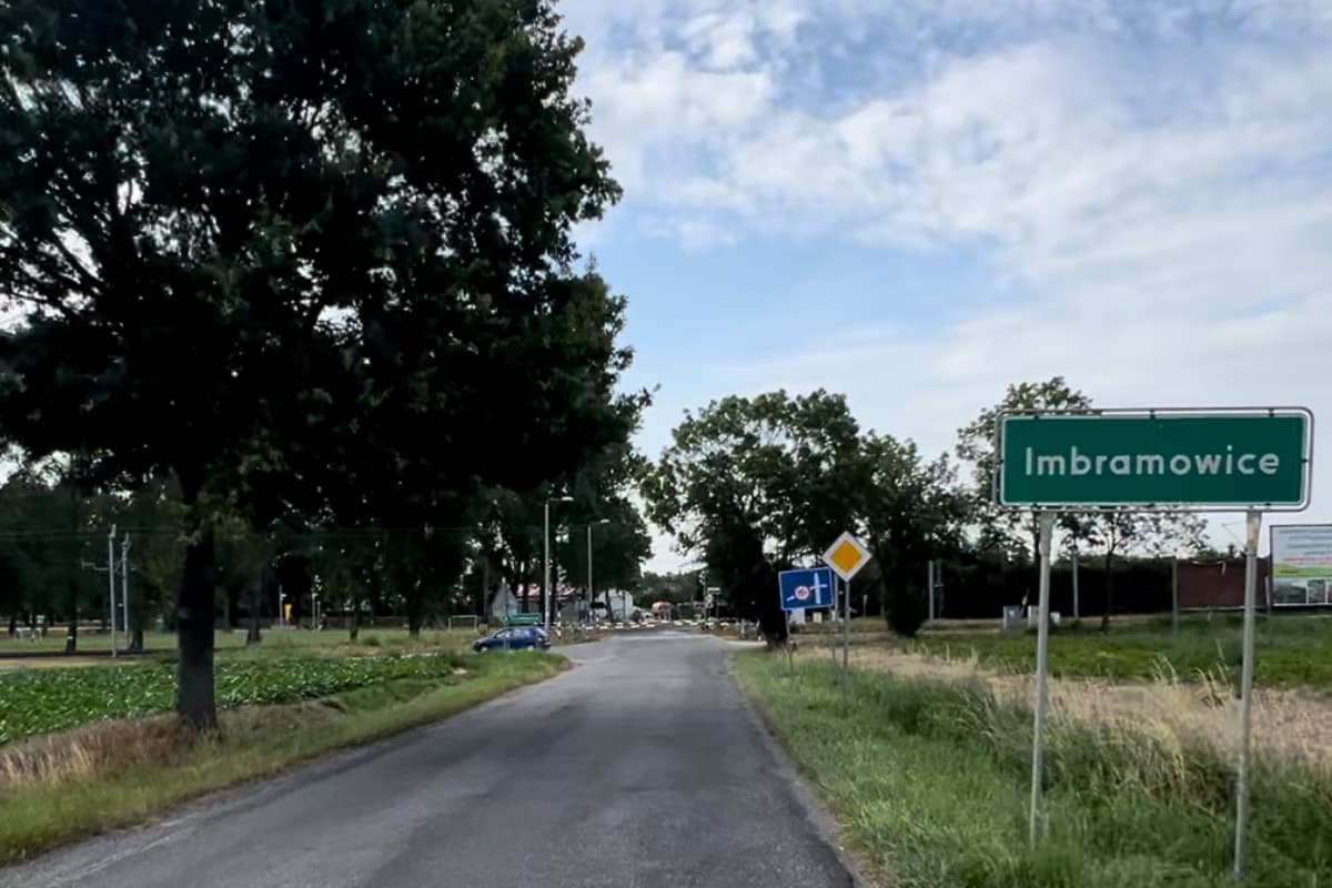 Przejazd kolejowy w Imbramowicach na pętli rowerowej