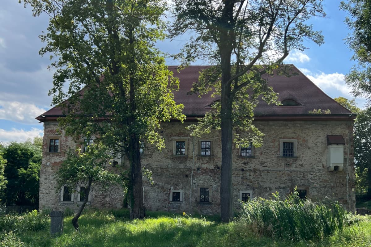 Dwór Czarne z 1559 roku w Jeleniej Górze - Czarne