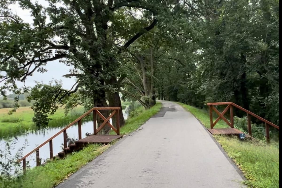 Początek rowerostrady Żmigród-Prusice ze Żmigrodu